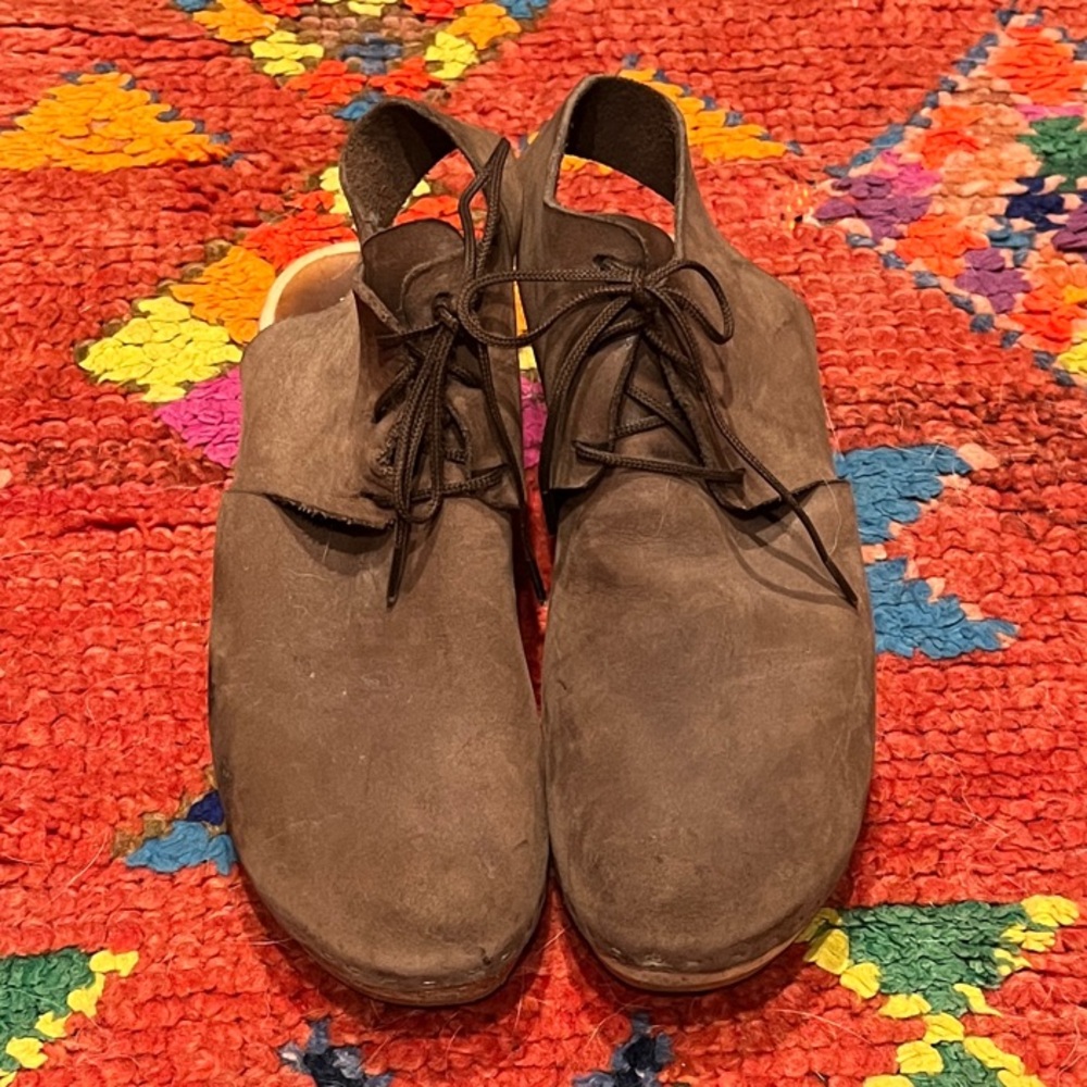 Bryr Mid-Heel Brown Suede Clogs (Sofie)